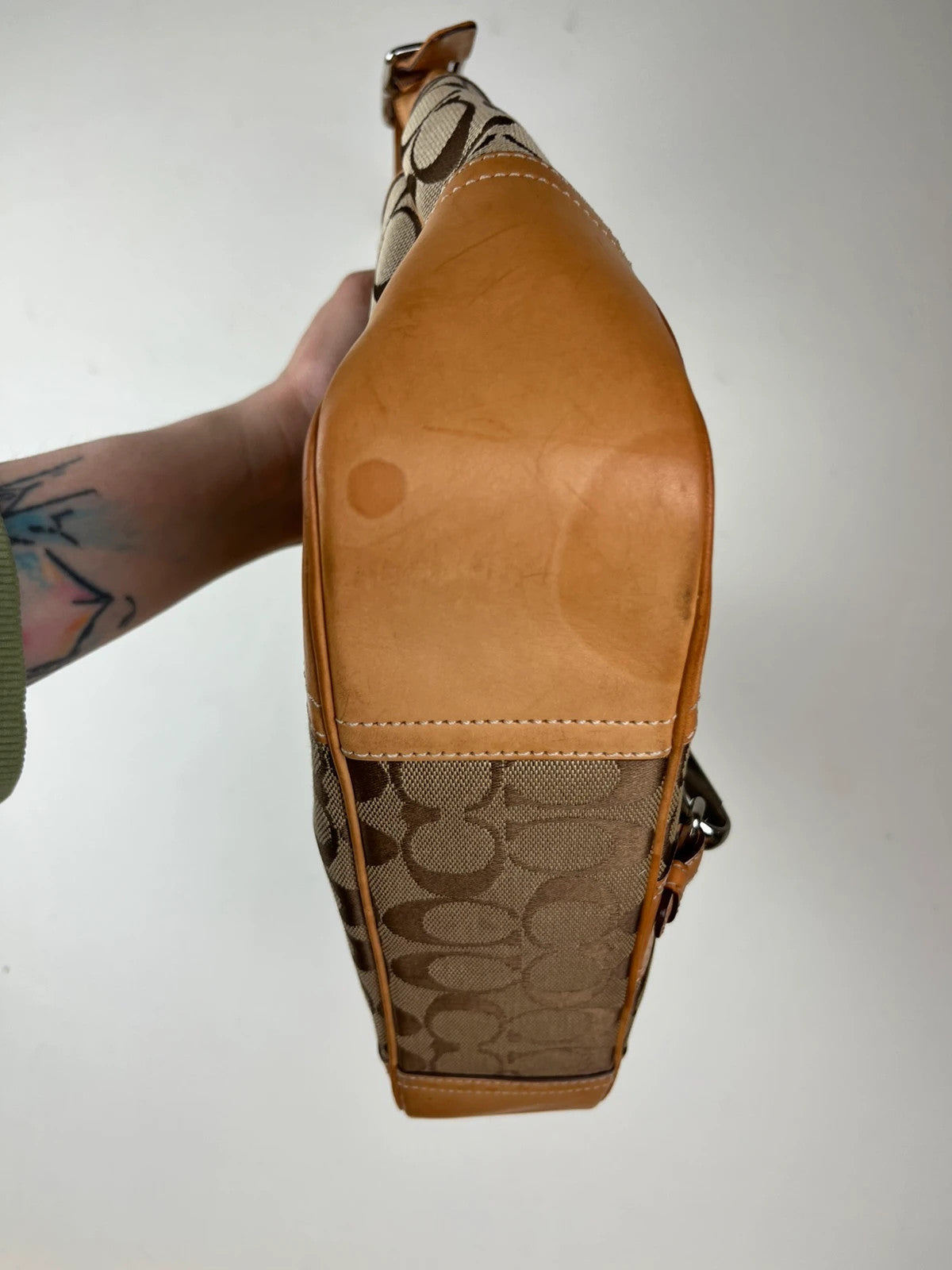 Coach Signature Clip Hamptons Hobo 8K03