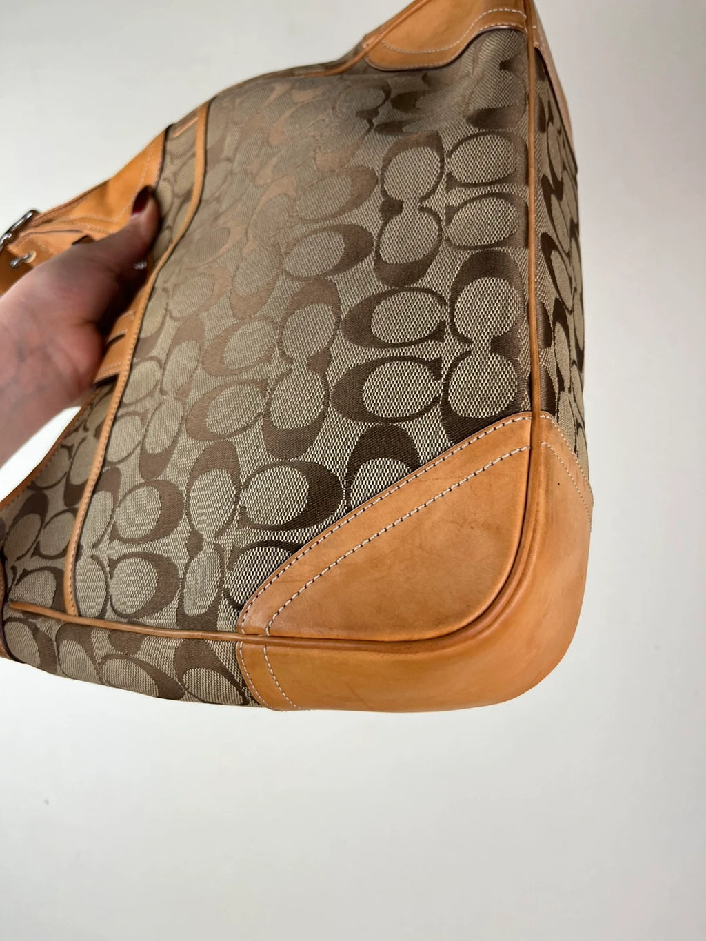 Coach Signature Clip Hamptons Hobo 8K03
