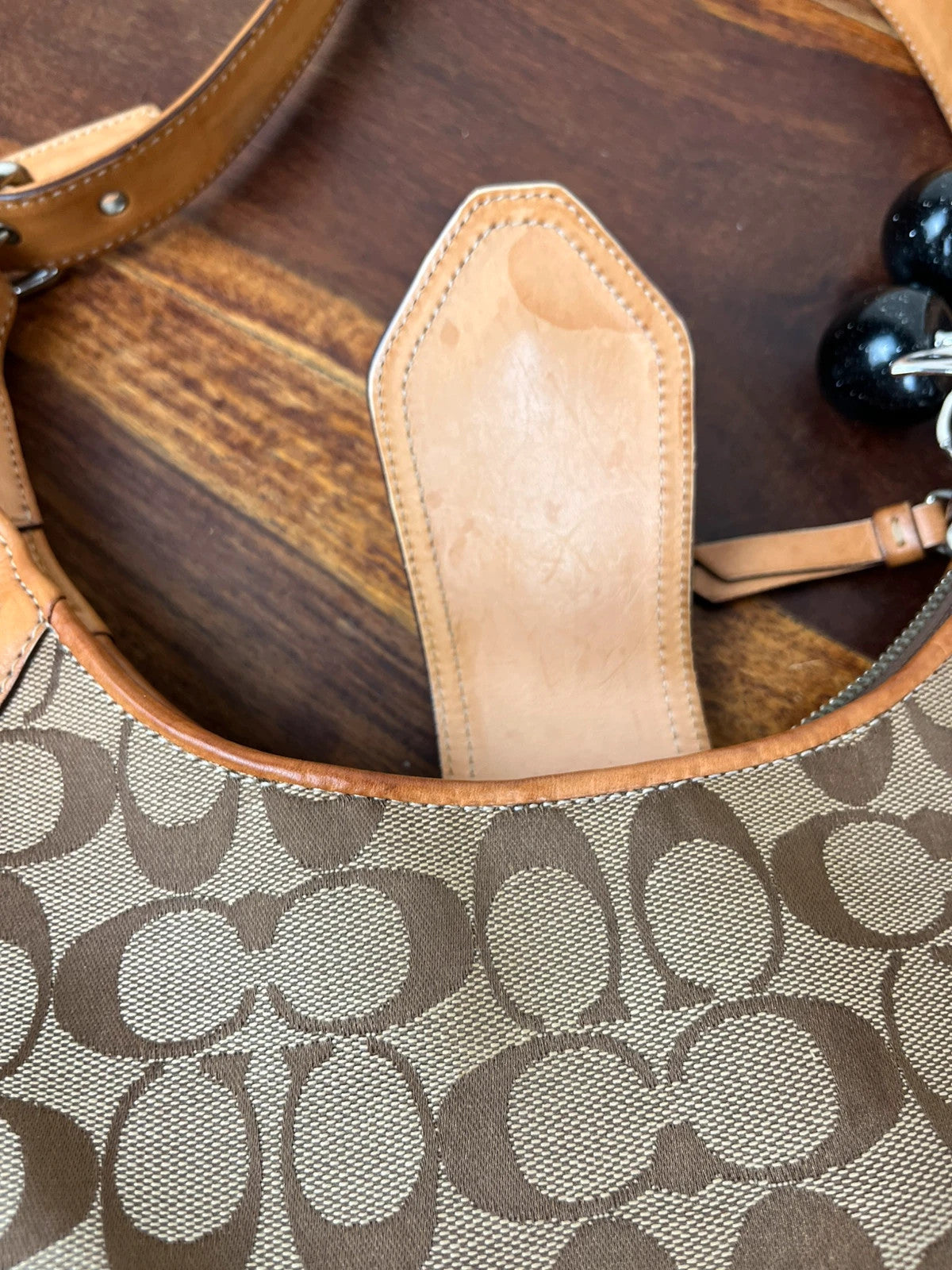 Coach Signature Clip Hamptons Hobo 8K03