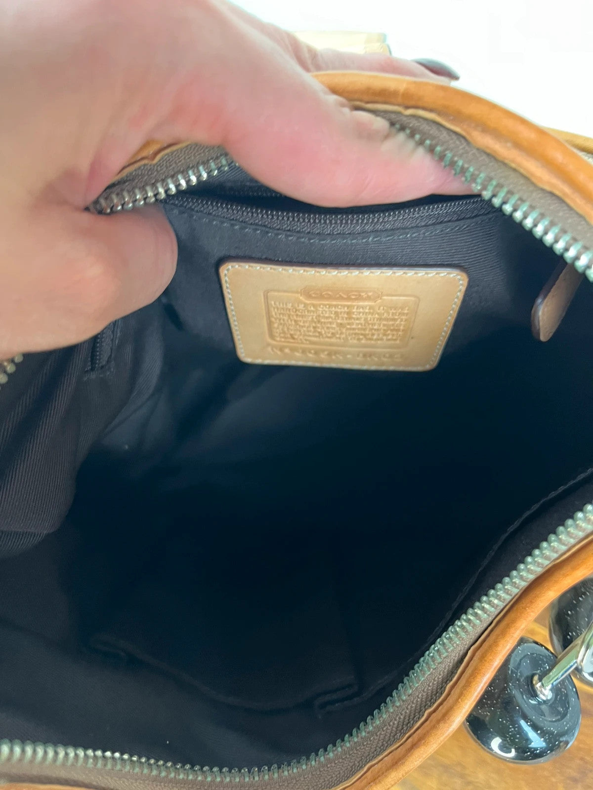 Coach Signature Clip Hamptons Hobo 8K03